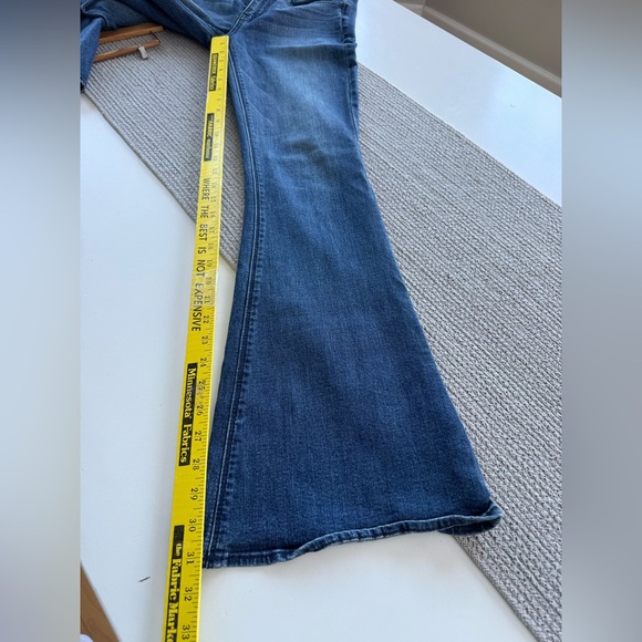 American Eagle Dark Indigo Blue Hi-Rise Artist Flare Leg Jeans Size 6 - Picture 8 of 9